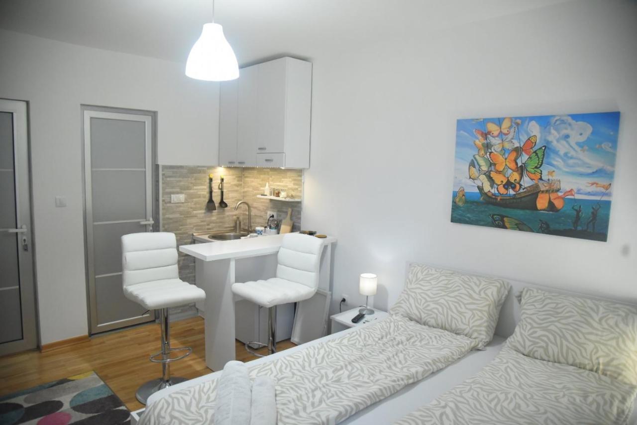 Dekart 2 Apartment Ni Exteriér fotografie