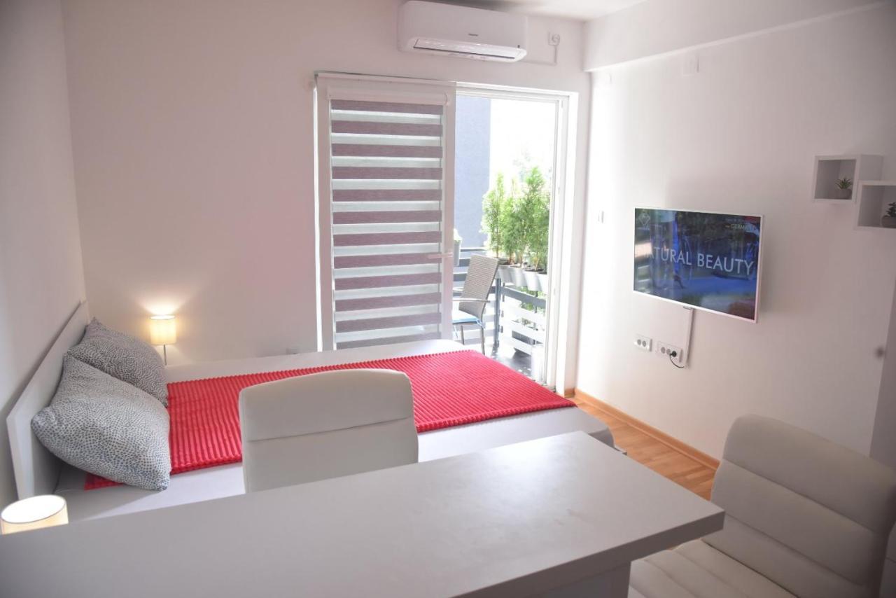 Dekart 2 Apartment Ni Exteriér fotografie