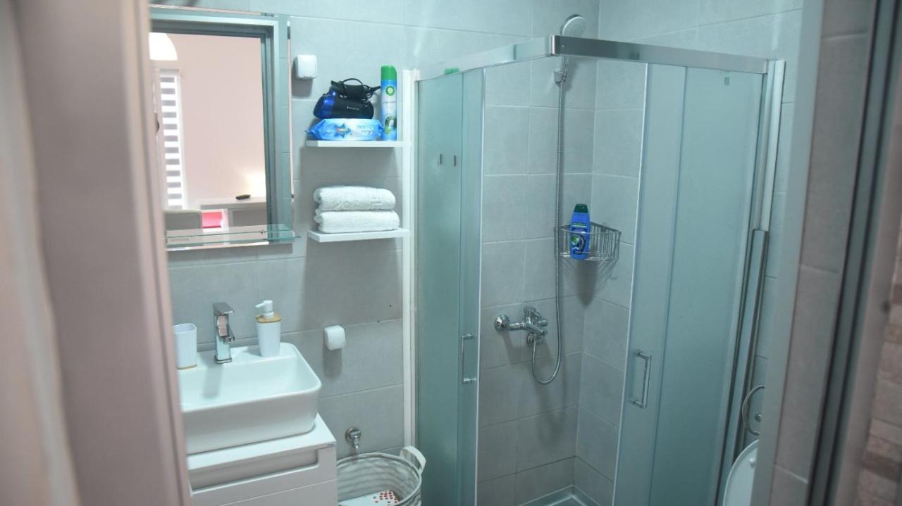 Dekart 2 Apartment Ni Exteriér fotografie